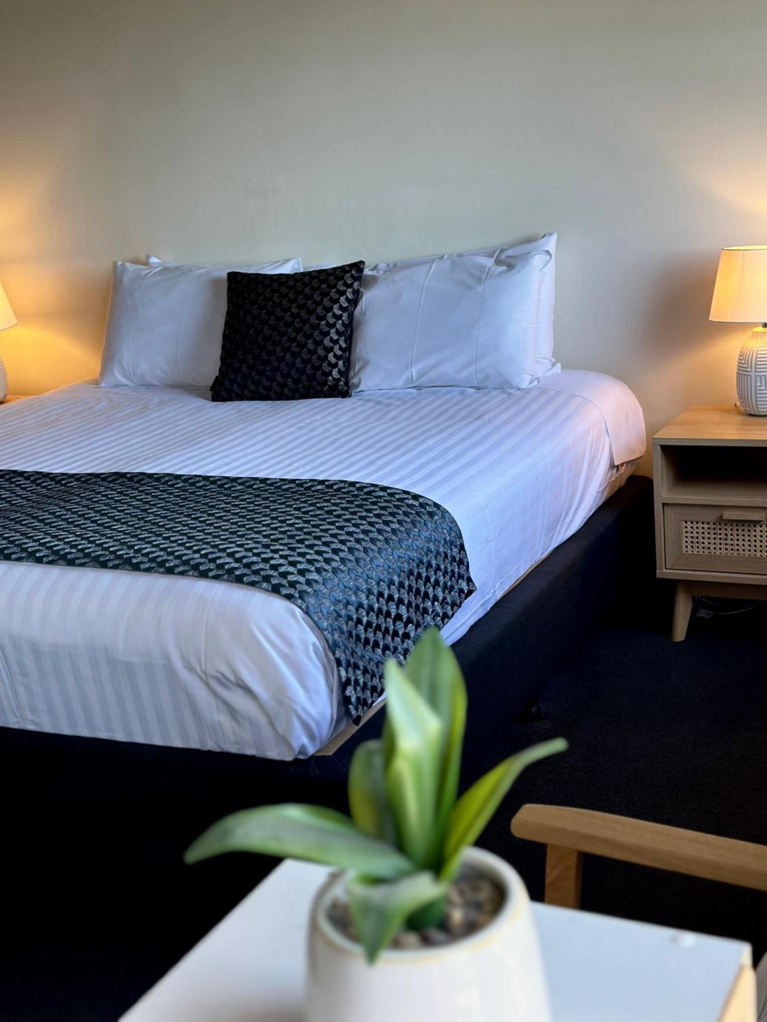 Romano'S Hotel & Suites Wagga Wagga Exterior photo
