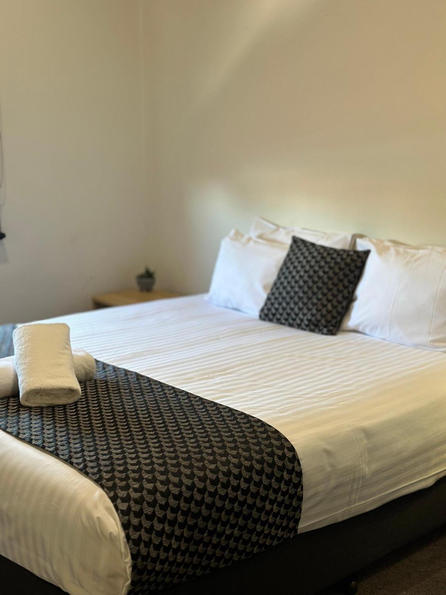 Romano'S Hotel & Suites Wagga Wagga Exterior photo